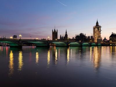 Westminster Bridge Illuminated River © James Newton